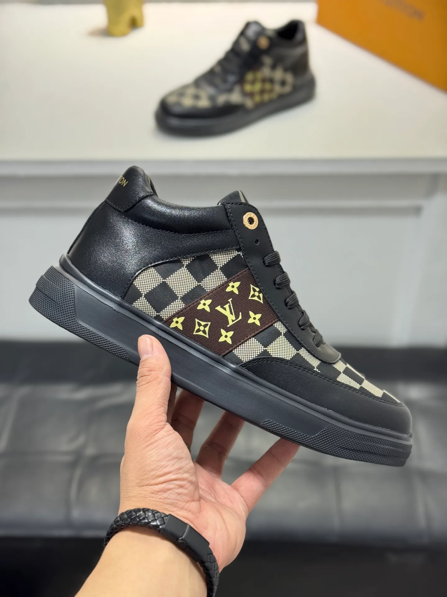 Men's Men's Shoes 💰420 [New Style] 🌂🌂Louis Vuitton😘L Luxurious new men's high-top sports boots, the upper is made of cowhide stitched with Lv plaid, and the style is fashionable. The sheepskin lining is high-end and comfortable, and the original rubber outsole is light and wear-resistant! Purely handmade, details determine quality! Size: 38-44<45 customized